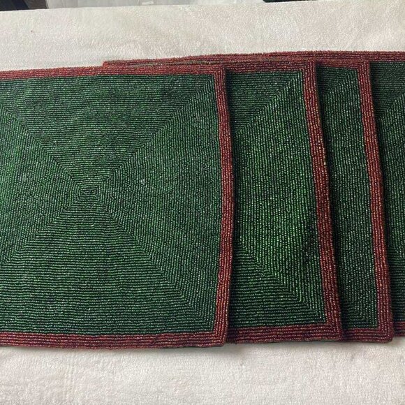 EUC Set of 4 Beaded Green & Red Charger Linen Placemats - Picture 2 of 3